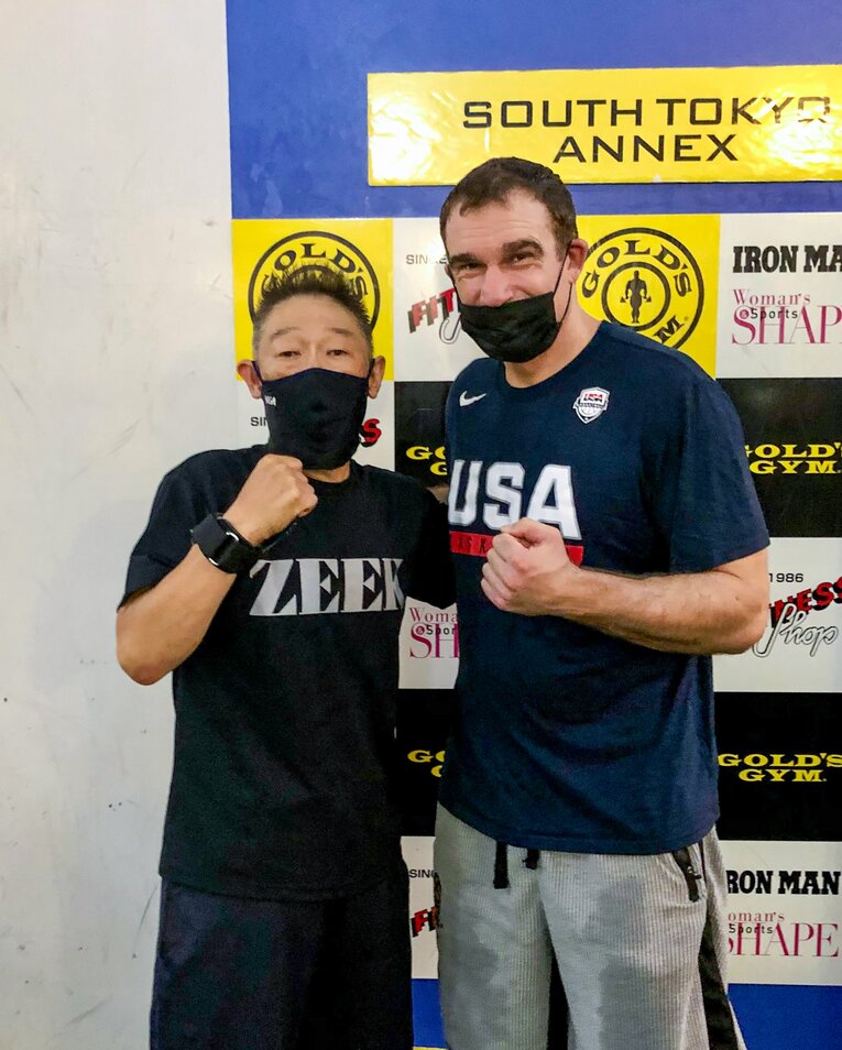 筆者とアーツの2ショット（2022年撮影）©Susumu Nagao