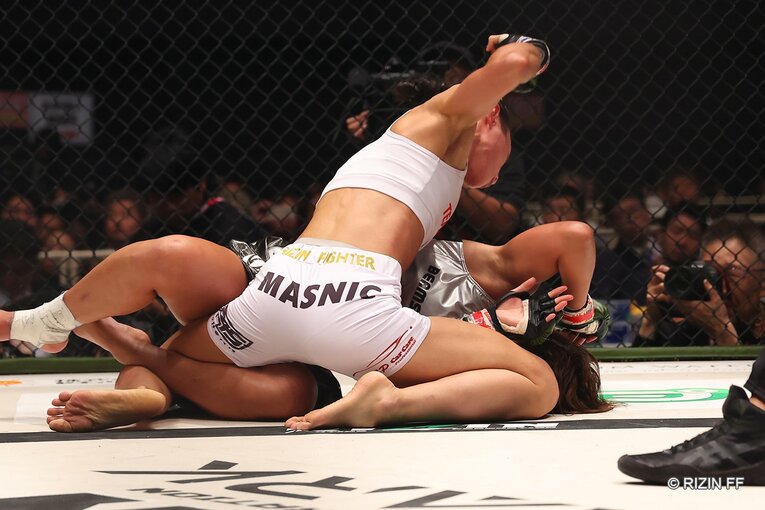 RENAvsシン・ユリ　©RIZIN FF