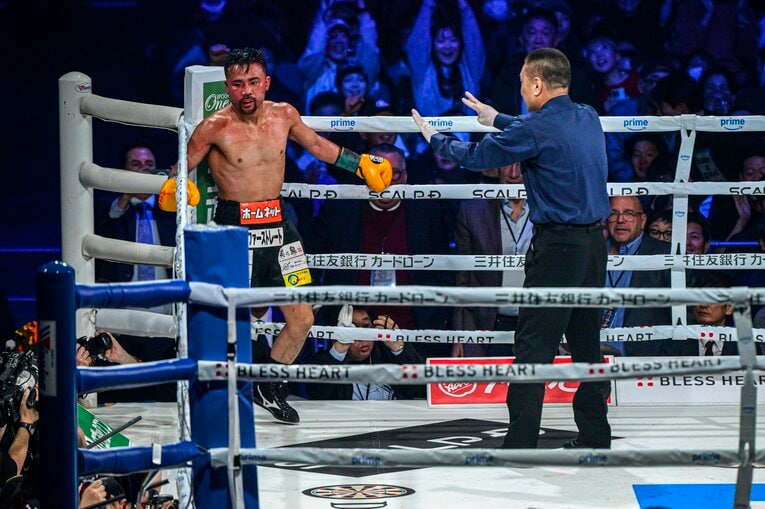 堤聖也vs.比嘉大吾。2月24日、有明アリーナ　©Takuya Sugiyama