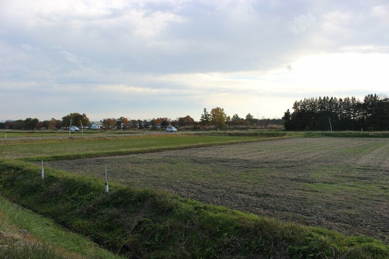 大学周辺には広大な農地が広がる　©NumberWeb