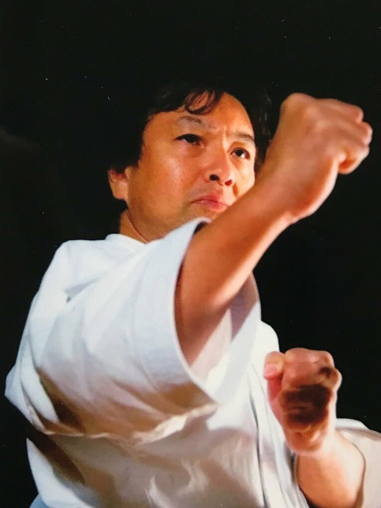 家族を守るため空手を始めた日高邦博　※本人提供