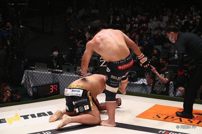 相撲界を懲戒解雇からRIZINへ…貴賢神がデビュー戦完敗でも見せた可能性とは？ 対戦した元警察官ファイターが絶賛した「凄い素質」(32)