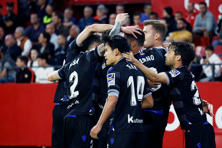 久保建英「脱臼ケガ明け緊急出場」を撮った…W杯へ頼もしい攻撃力と“激論”、気になるのは“ほぼ90分プレー時の疲労感”(19)