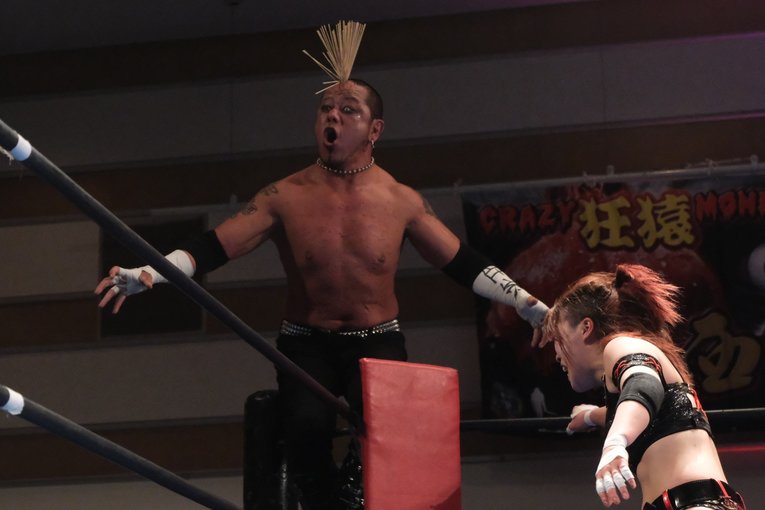 「いつか、傷だらけの背中でウェディングドレスを」 18歳の女子レスラー・鈴季すずが大流血を「嬉しい」と語る理由(64)