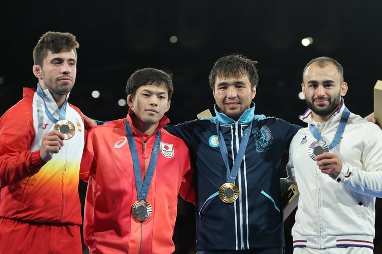 銅メダルを獲得した永山。隣はガリゴス　©JMPA