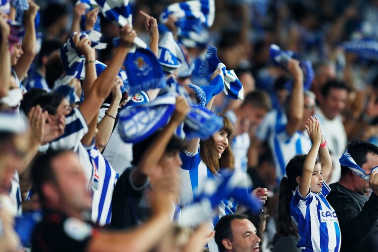 久保建英は「2ケタ得点」狙えるのでは…名手シルバと“精度の差”はあれど、カメラマンが感じたワケ〈バルサ戦好守で同点弾の起点〉(19)