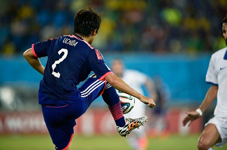 「ウッチーは“選択”を間違えない」水沼貴史が称える内田篤人の凄み。(14) ／ photograph by Takuya Sugiyama／JMPA
