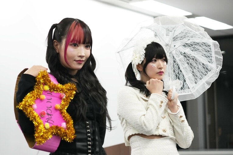 伊藤麻希との記者会見に臨んださくらあや。1月27日、東京　©Essei Hara