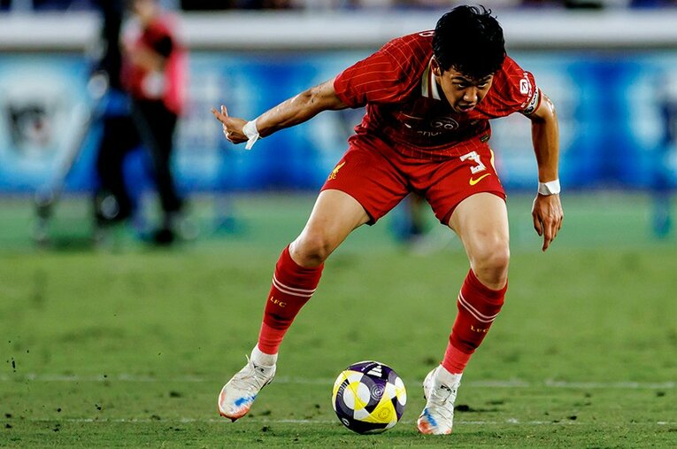 日本代表MF遠藤航は名門リバプールでクローザーとしての役割を確固たるものにした ／ photograph by Kiichi Matsumoto