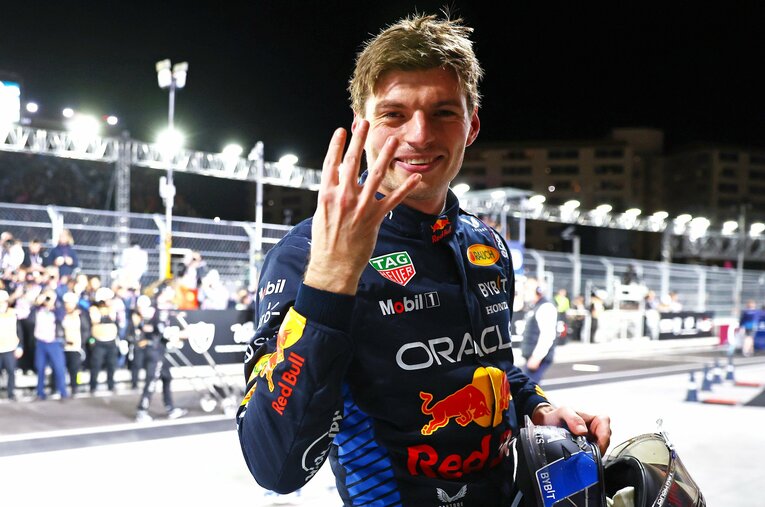 苦渋の表情を見せることが多かった今季のフェルスタッペンだが、4連覇を達成したこの日ばかりは笑顔があふれた ／ photograph by Getty Images / Red Bull Content Pool