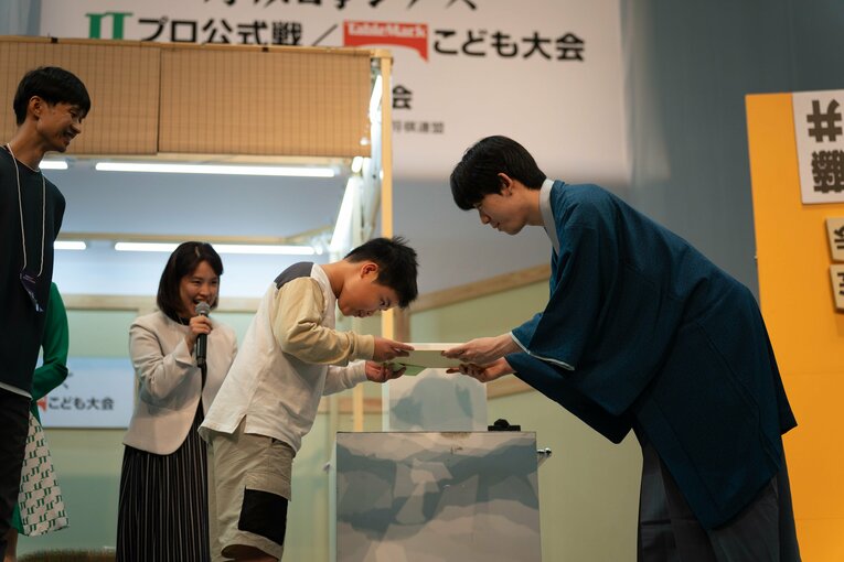 JT杯、藤井聡太八冠が“ファンに神対応”（全8枚中の7枚目）　©Shiro Miyake