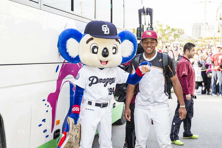 ドアラグッズ買ってね　©Shiro Miyake