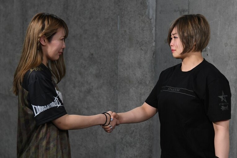 4月3日、DDMを去ったMIRAIとの別れの握手