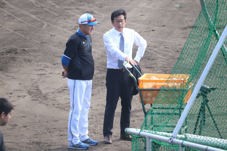 キャンプ初日にはＷBC優勝監督となった栗山英樹氏の姿も　©Yu Takagi