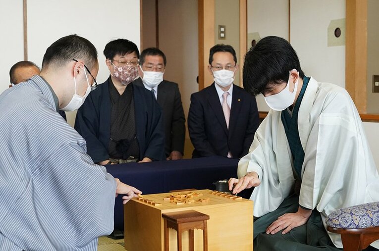 第92期棋聖戦第2局／渡辺明vs藤井聡太 ／ photograph by Sankei Shimbun
