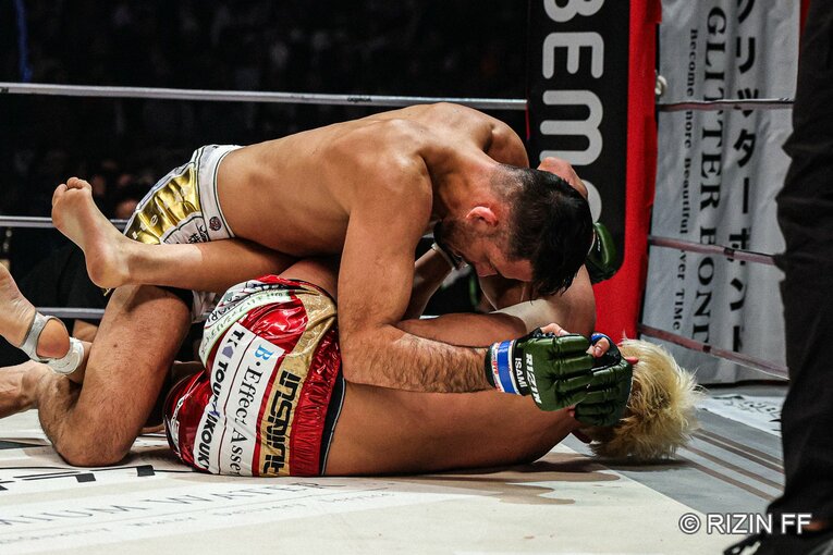 鈴木千裕vs.クレベル・コイケ　©RIZIN FF