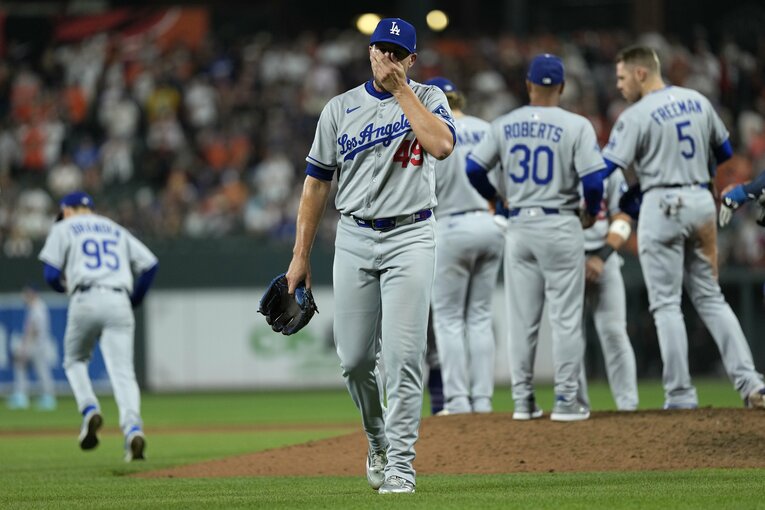 山本に代わってマウンドに上がったトライネンが大乱調に。今季のドジャースを象徴するようなシーンだった　©︎Getty Images