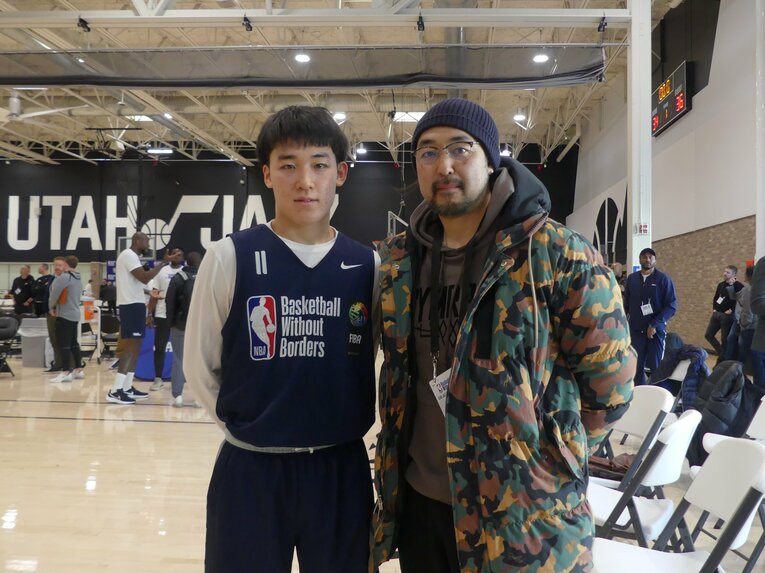 BWBグローバルキャンプに参加した岡田大河と、現地に駆けつけた父・卓也氏　©︎Yoko Miyaji