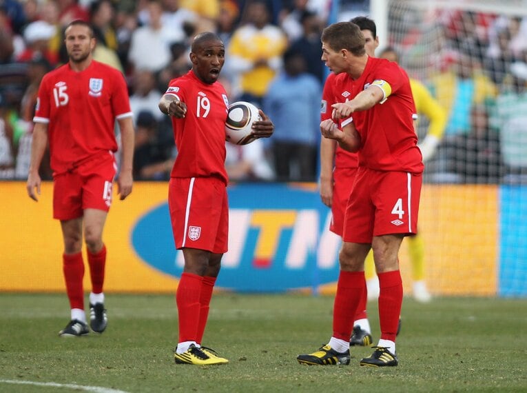 2010年W杯で“言い争う”デフォーとジェラード©Getty Images