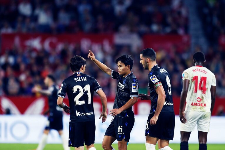 久保建英「脱臼ケガ明け緊急出場」を撮った…W杯へ頼もしい攻撃力と“激論”、気になるのは“ほぼ90分プレー時の疲労感”(53)