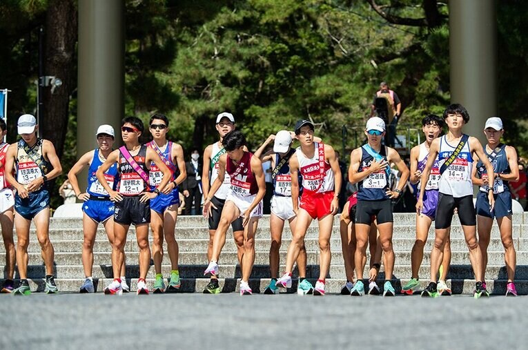 10月10日に開催された出雲駅伝。120人の出場で102人もの選手が選んだのは“厚底シューズ界の王者”だった ／ photograph by Nanae Suzuki