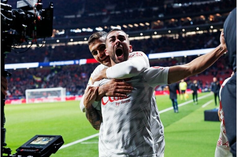 久保建英が“鉄壁アトレティコDF”をミスらせた　今季初ゴール写真に感じる「タケの厄介さ」とは〈撮影者の視点〉(41)