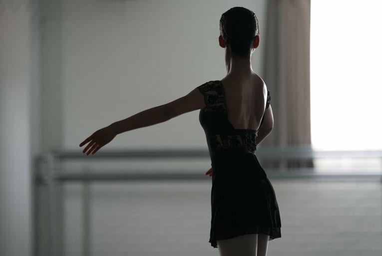 ロシアの名門・ボリショイバレエ学校から帰国した梶川陽菜さん（18歳）©︎Akito Iwamoto