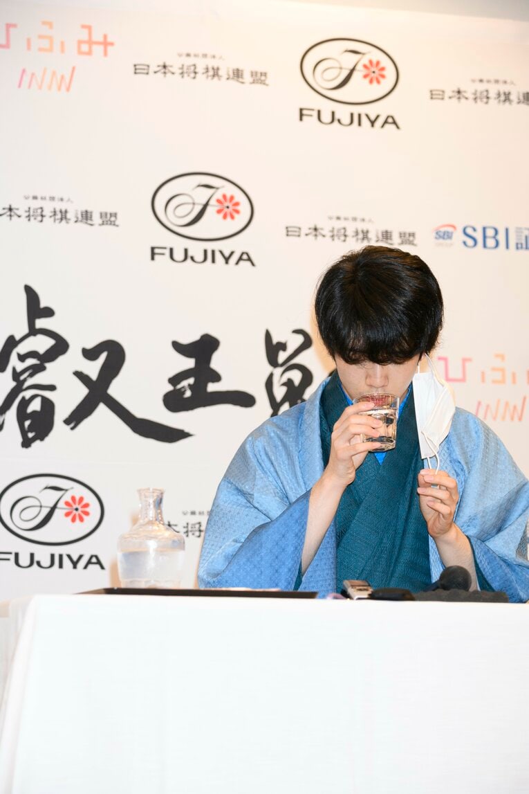 藤井聡太五冠と使用PCについては、大きな話題となった　©Hiroshi Kamaya