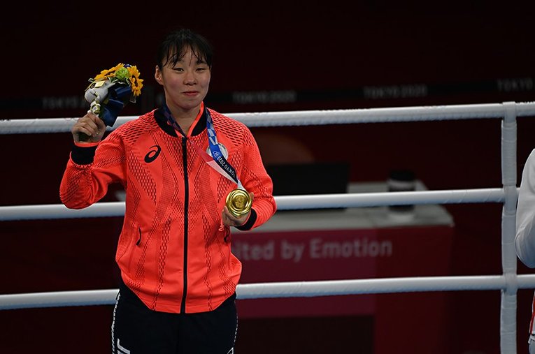 女子ボクシング初の金メダルを獲得した入江聖奈（20歳）。40年前に連載が終了している漫画『がんばれ元気』がボクシングを知るきっかけだった ／ photograph by Naoya Sanuki/JMPA