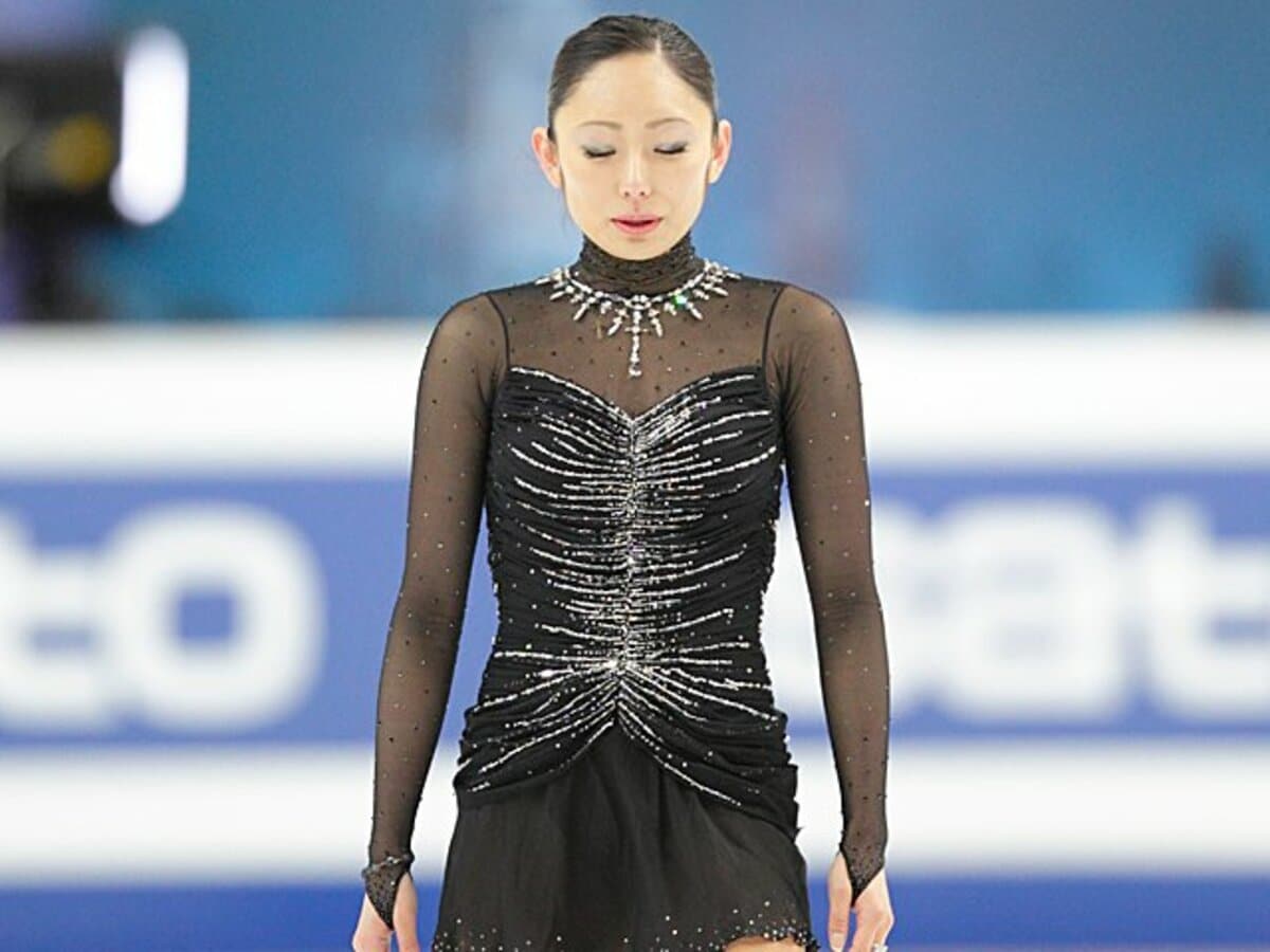 豊富な特価フィギュアスケート 日本代表　安藤　美姫 　証明書付き　直筆サイン入りフォト アイス・フィギュアスケート