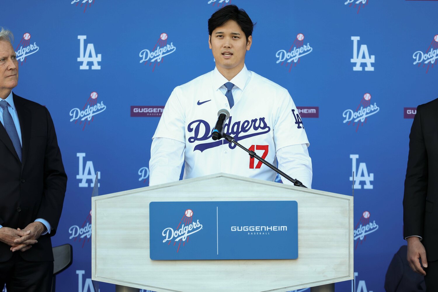 ドジャース入団会見にて　©Rob Leiter/MLB Photos via Getty Images