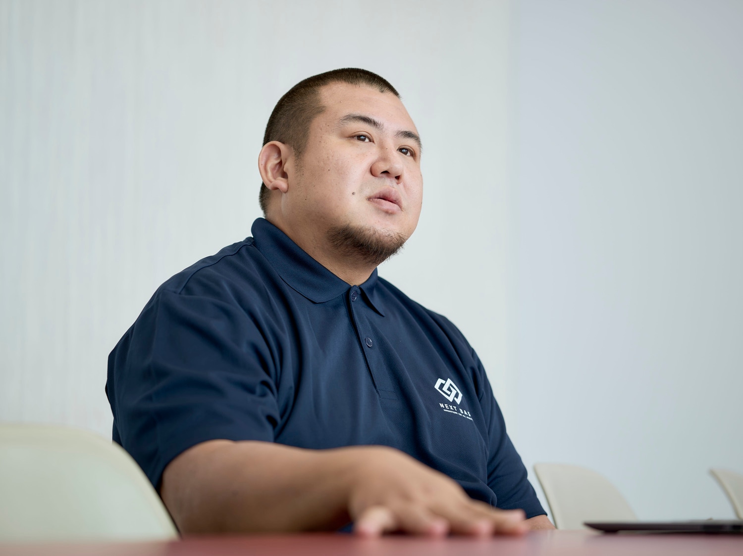 「強豪校の雰囲気はなかった」と振り返る岡先。高校時代は全国屈指のスロワーだった　©Yuki Suenaga