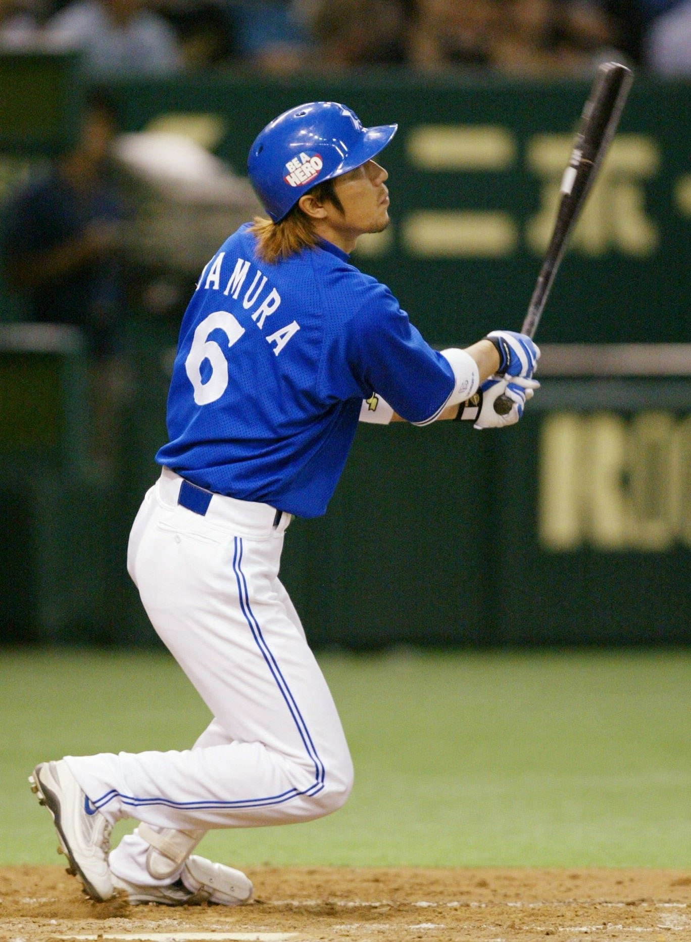 .305、40本塁打、100打点という驚異的な成績を残した2004年の多村　©JIJI PRESS