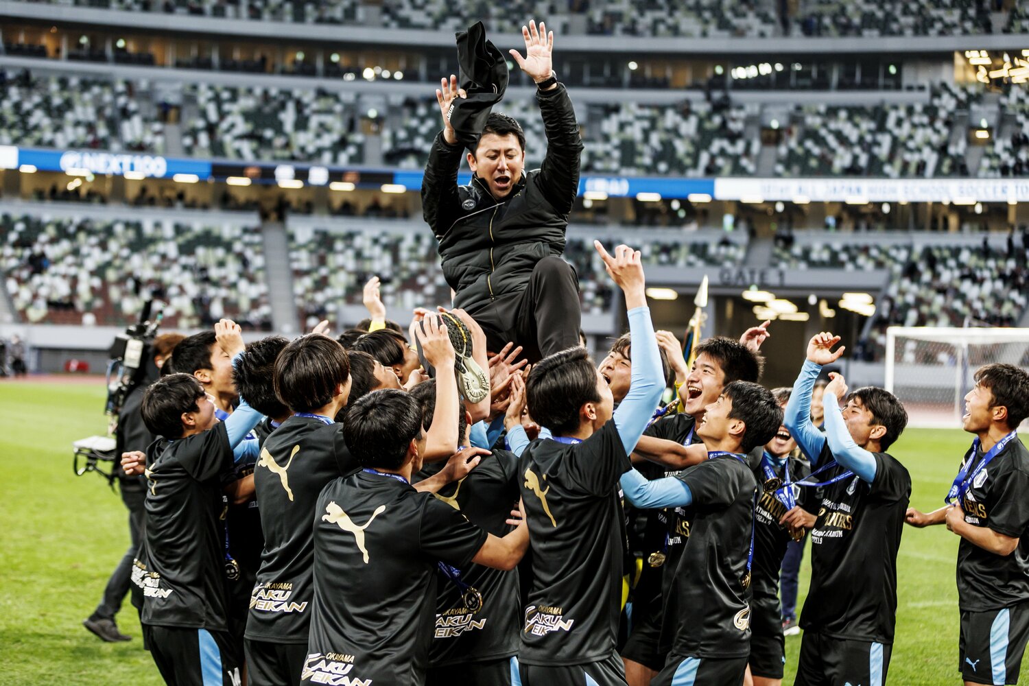 胴上げされる高原監督　©︎Kiichi Matsumoto