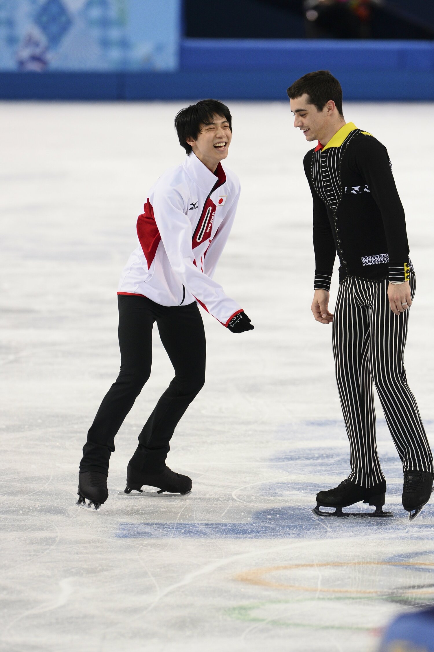 ソチ五輪の公式練習にて、いつも通りの笑顔を見せた羽生とフェルナンデス。仲間であり友人であり、よきライバルだった　©Asami Enomoto/JMPA