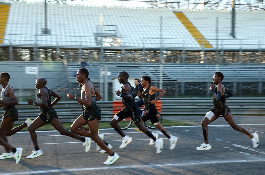 「簡単じゃない。でも不可能じゃない」フルマラソン2時間切りへの挑戦。＜Number Web＞ photograph by Shigeki Yamamoto