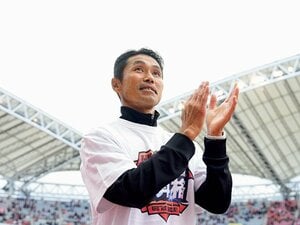 「サッカー部が解散」「アルバイトをしながら…」アルビレックス新潟“6シーズンぶりJ1復帰”を達成した監督・松橋力蔵の“苦労人な人生”