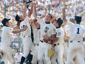 「もう勝てねえのかな…」高校野球から“消えた名将”がポツリ あの甲子園“奇跡の2連覇”監督は今…記者が見た「8連敗、2部降格…大学野球で苦しむ姿」