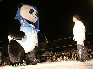 大地震2日後、根室のリングで見たジャイアントパンダへの声援と笑顔。