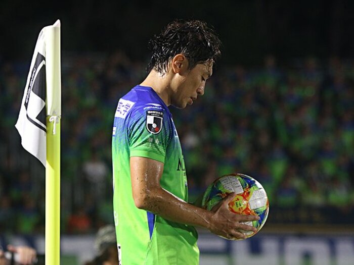 「変わらずやり切る」湘南らしさを。梅崎司は監督不在でも走り続ける。<Number Web> photograph by Takahito Ando