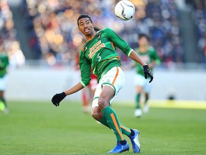 白銀の青森山田からアビスパ加入。大型CB三國ケネディエブスの6年間。＜Number Web＞ photograph by AFLO