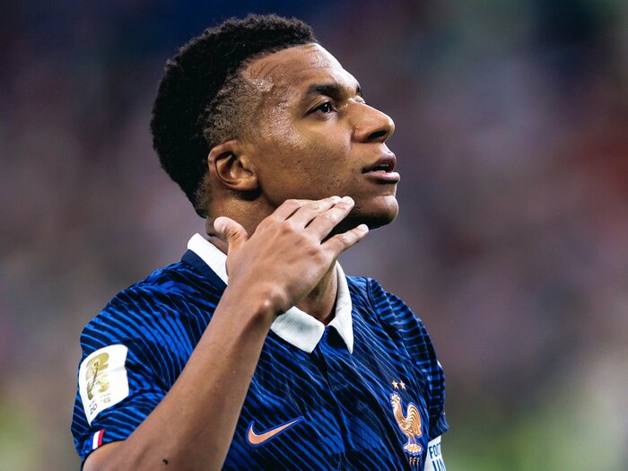W杯大本命フランスの異変…スペイン戦完敗、何があった？「エムバペが頭を抱えて」「あれ、デンべレ撮っていない」カメラマンが間近で見た機能不全＜Number Web＞ photograph by Kiichi Matsumoto/JMPA