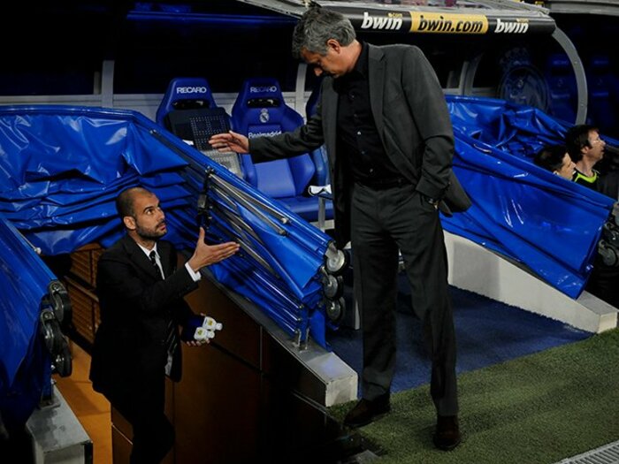 クラシコがモメた日… フィーゴの“炎上”に怯えたセスク、モウリーニョに“目つぶし”された名将の本音とは＜写真で回想＞＜Number Web＞ photograph by Takuya Sugiyama