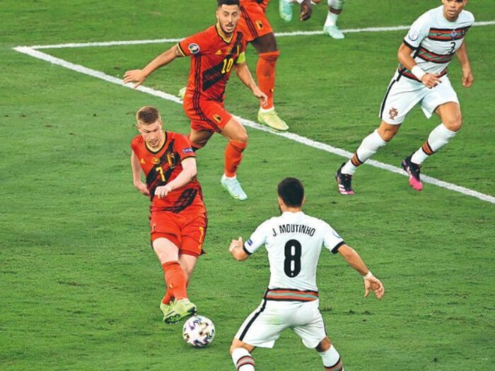 「頼むから足を切ってくれ」EUROでもCLでも怪我に泣いたデブライネが、それでもストレスゼロで戦い続けられる理由＜Number Web＞ photograph by L’Équipe