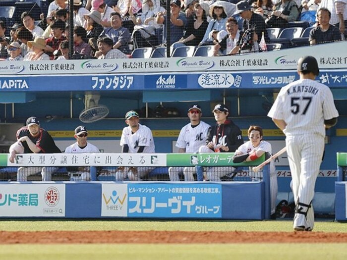 ロッテのチーム打率が衝撃の1割台。戦後最低をひた走る歴史的な貧打線。＜Number Web＞ photograph by Kyodo News