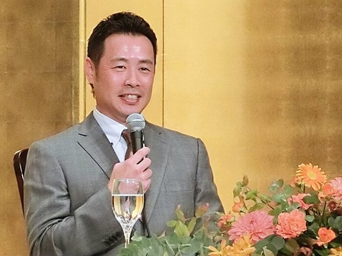 「巨人びいき」批判があふれた亀井善行のWBC選出、原監督が明かしていた“本当の理由”「イチローに何かあった場合…」＜Number Web＞ photograph by JIJI PRESS