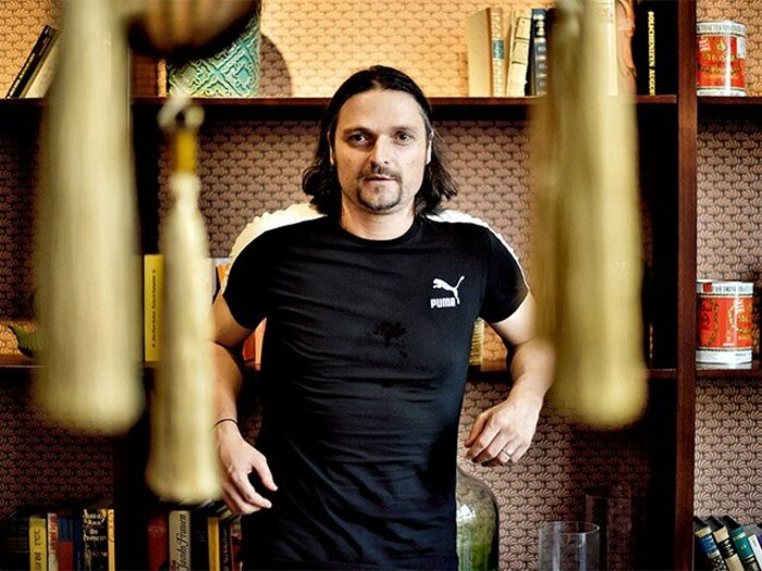 世界中を旅したさすらいのドイツ人GK。その波乱万丈の蹴球人生を追う。＜Number Web＞ photograph by Bernard Papon/L'Equipe