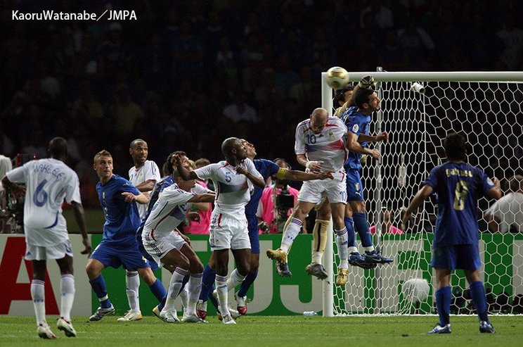 中田vs 名波の大雨 ドイツw杯決勝 セリエaダイジェストの神髄とドラマ 4 5 セリエa Number Web ナンバー