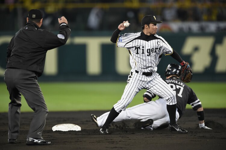 宮本慎也も鳥谷敬も…「ショート30代半ばで限界説」33歳になる“巨人史上最高の遊撃手”坂本勇人は限界突破できるか？（2／4） - プロ野球 -  Number Web - ナンバー