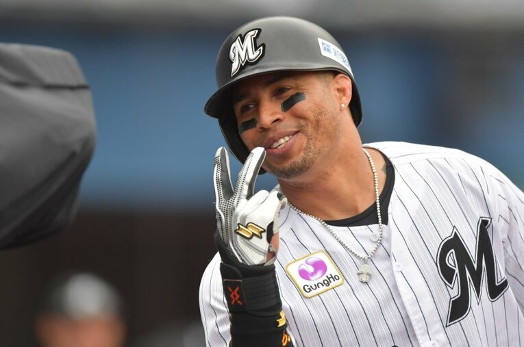 来日3年目で初の月間MVP（3月〜4月）に選ばれるなど、攻守に躍動するレオネス・マーティン。安田ら若手へのアドバイスにも積極的だ ／ photograph by Sankei Shimbun